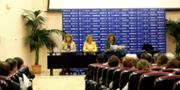 14.30 h. Cloenda. Sra. Nria Riera. Consellera d'Administracions Pbliques del Govern de les Illes Balears.  Sra. Antnia Fullana, gerent de la UIB. 