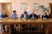 Bartomeu Rotger dona a la UIB cent exemplars del llibre Memria de 75 anys d'educaci a les Illes Balears - Foto: A.Costa(UIB)