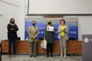 Lliurament del tercer premi a l'associaci Feminisme a l'escola. Foto: UIB
