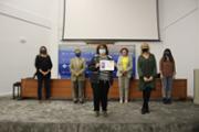 Lliurament del tercer premi a l'associaci Feminisme a l'escola. Foto: UIB