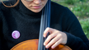 La violoncellista Rebeca Montn interpretant la pea musical El Chant de Menestrel, de Glazunov - FOTO: A.Costa/UIB