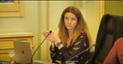 La doctora Valentina Milano en la compareixena al Parlament. Foto: Parlament de les Illes Balears