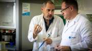 El doctor Jeroni Galms i el doctor Manuel Mir - FOTO: A.Costa/UIB