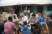 El doctor Pablo Rodrguez Lozano coordina un proyecto de investigacin en Gambia - Foto: Laura Carrau